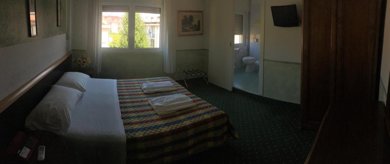 Hotel Astoria Desenzano del Garda Exterior photo