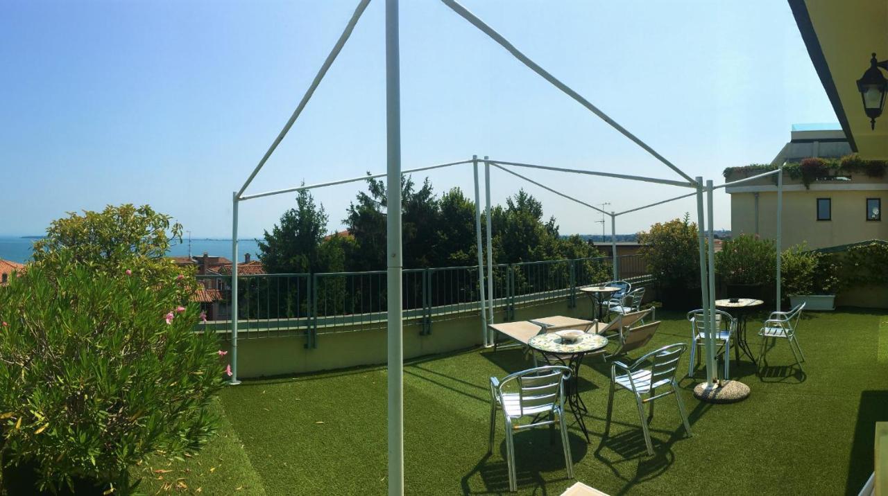 Hotel Astoria Desenzano del Garda Exterior photo