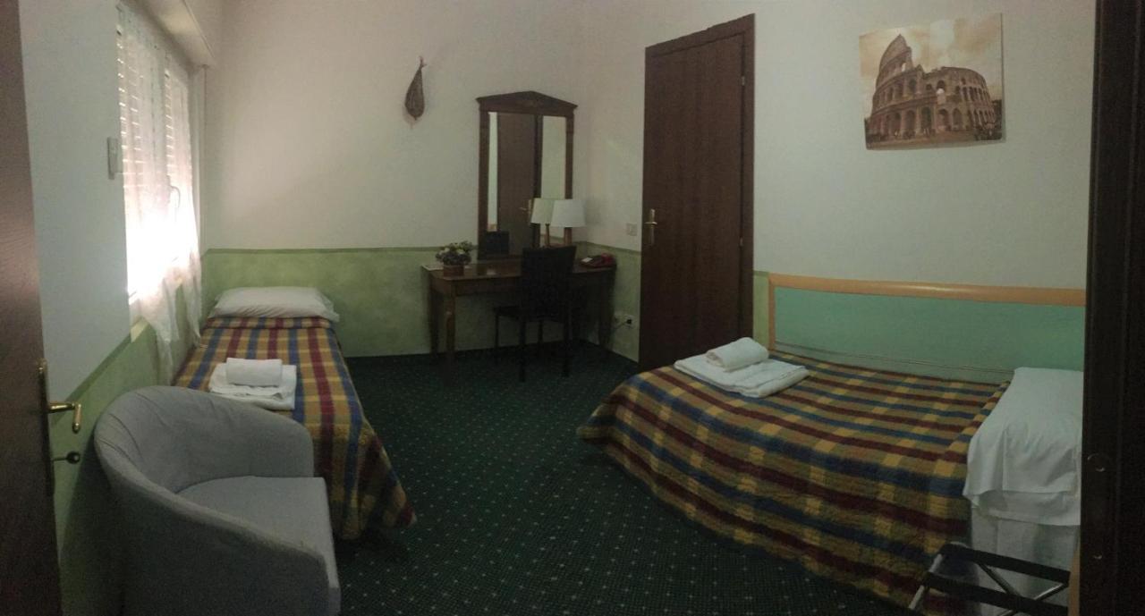 Hotel Astoria Desenzano del Garda Exterior photo