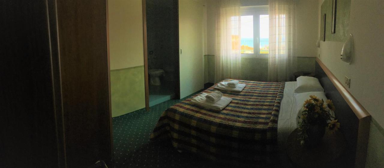 Hotel Astoria Desenzano del Garda Exterior photo