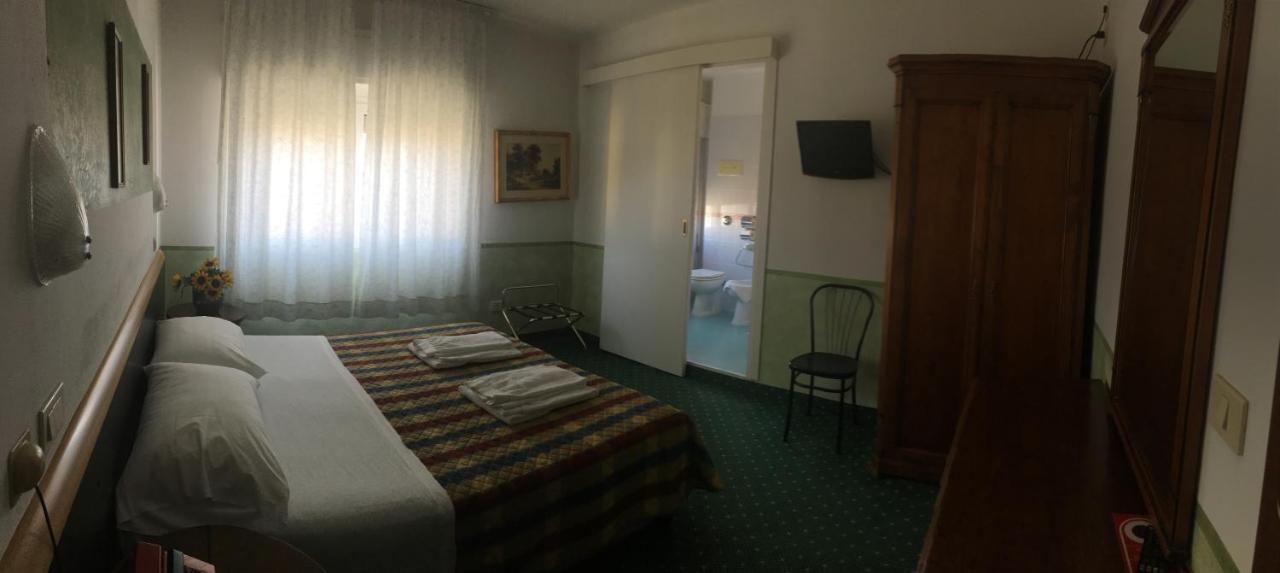 Hotel Astoria Desenzano del Garda Exterior photo
