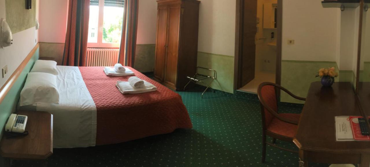 Hotel Astoria Desenzano del Garda Exterior photo