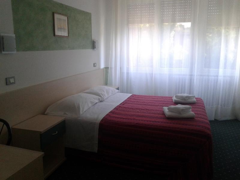 Hotel Astoria Desenzano del Garda Exterior photo