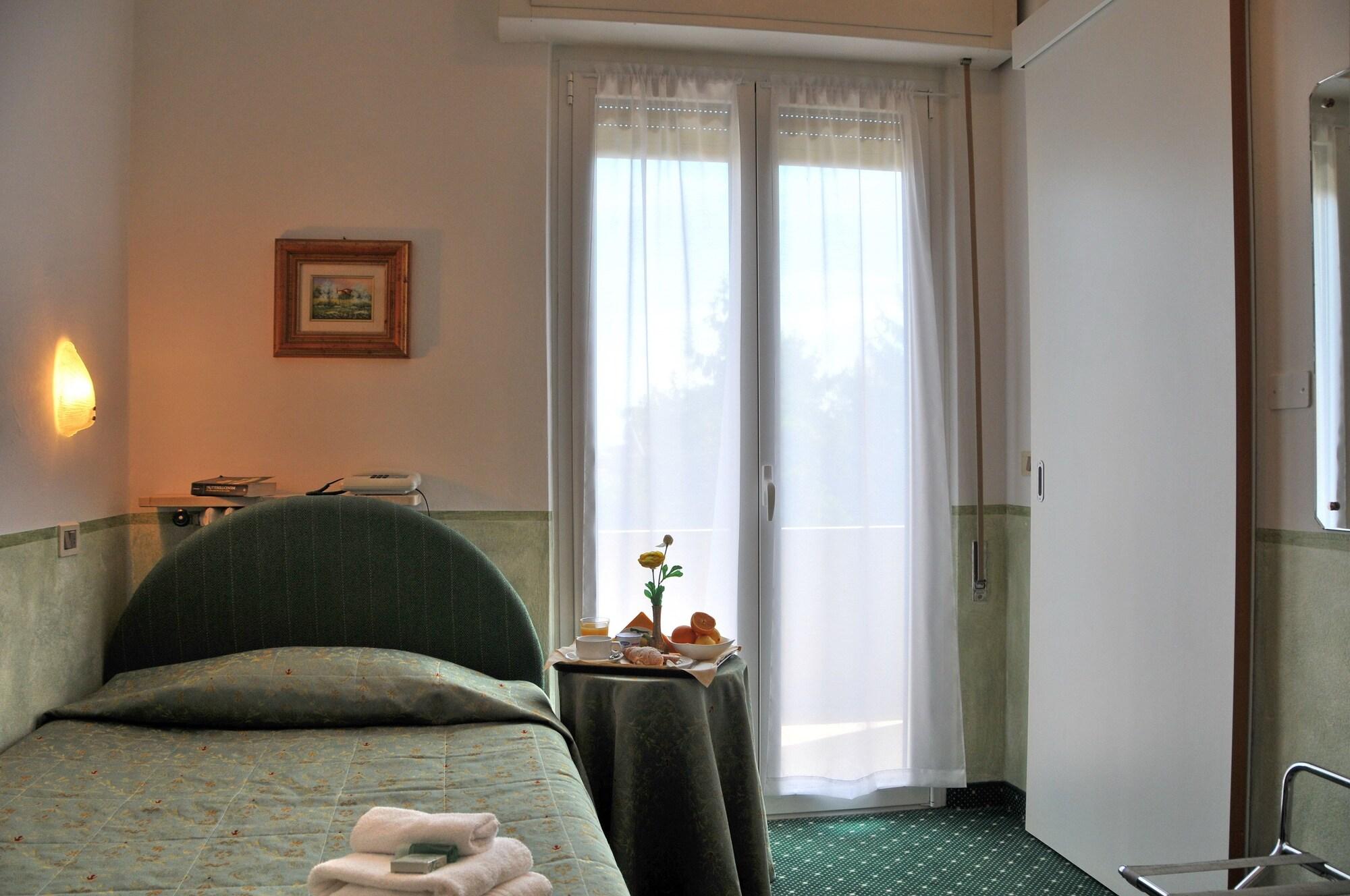 Hotel Astoria Desenzano del Garda Exterior photo