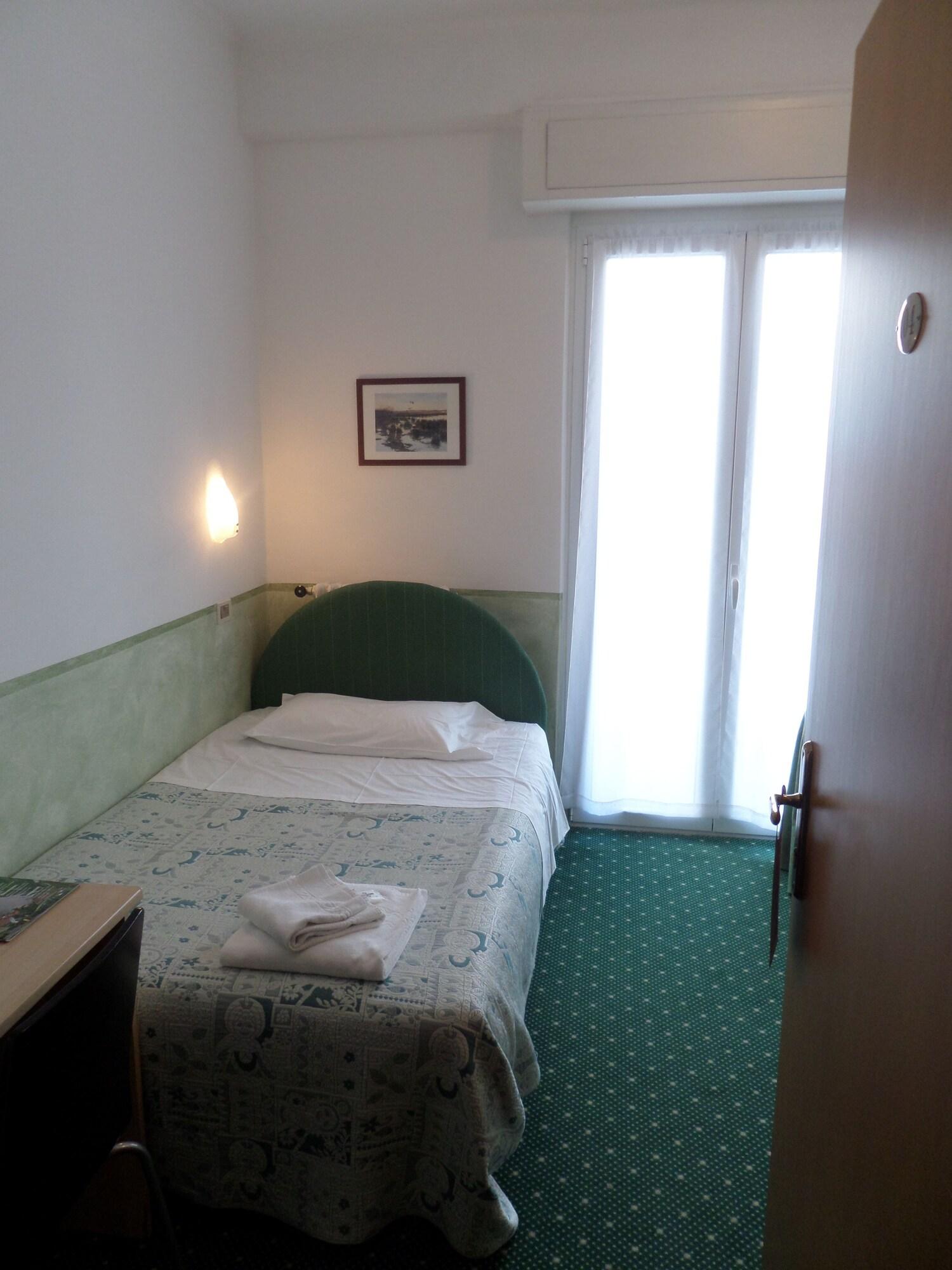 Hotel Astoria Desenzano del Garda Exterior photo