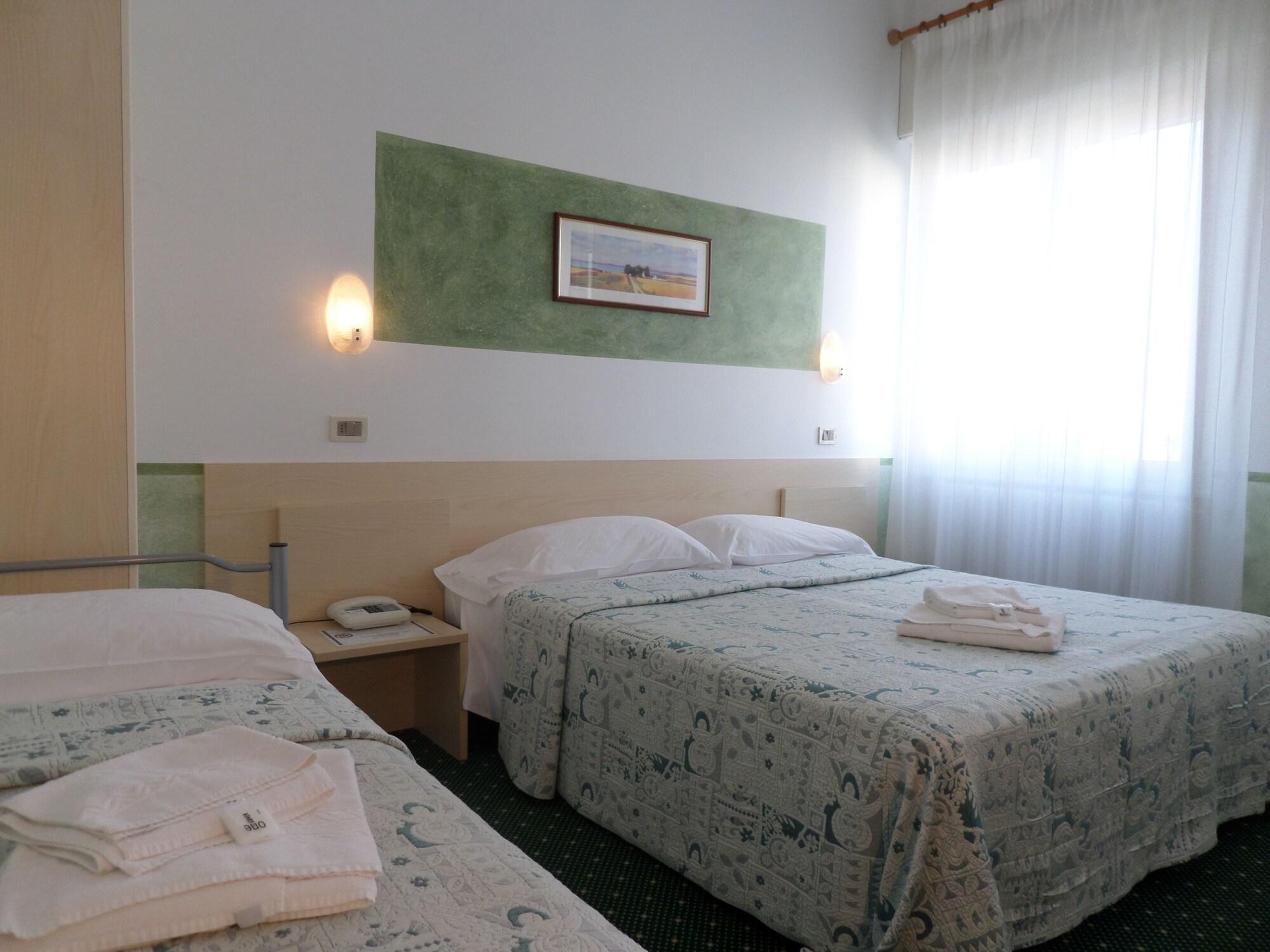 Hotel Astoria Desenzano del Garda Exterior photo