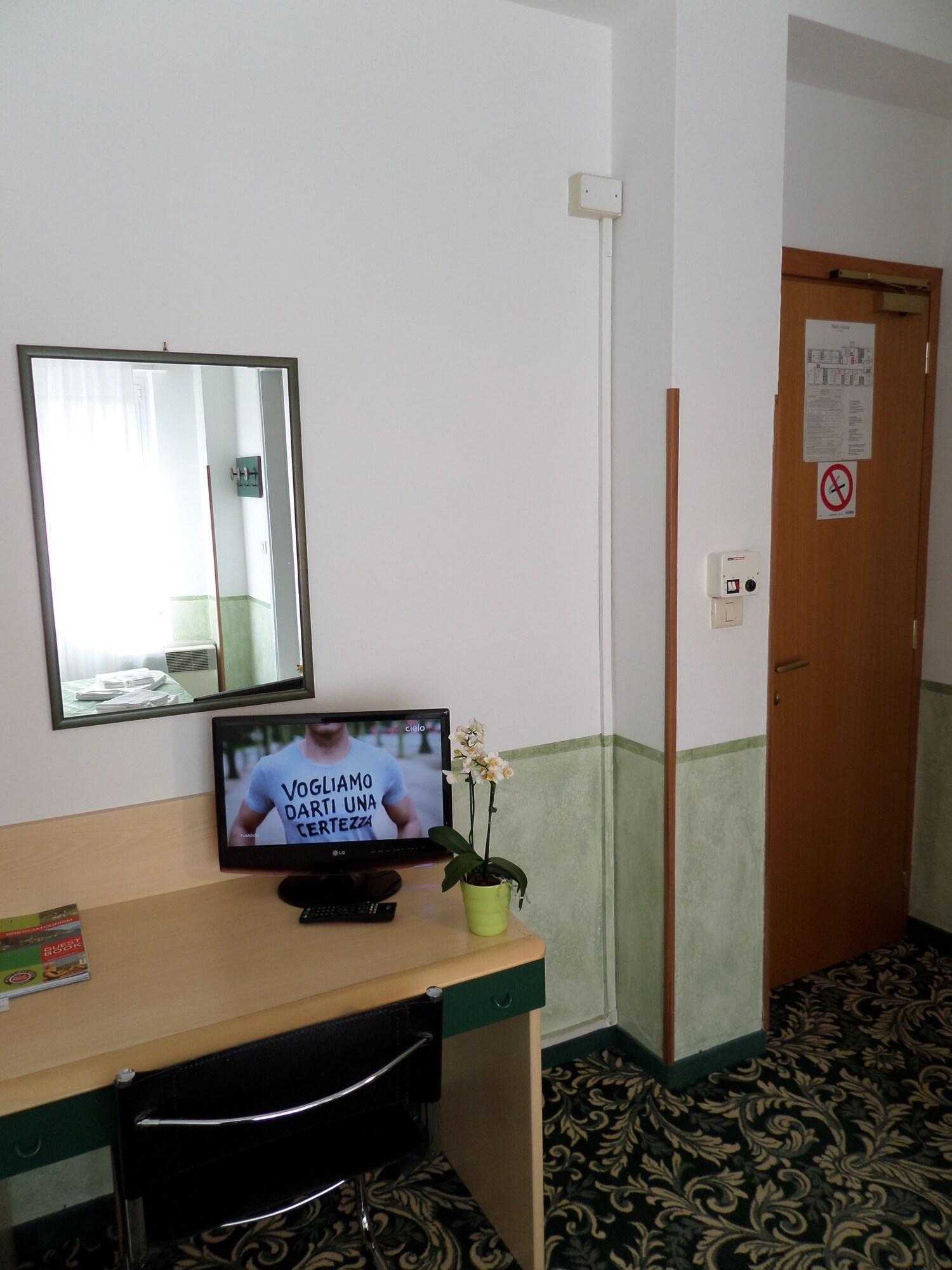 Hotel Astoria Desenzano del Garda Exterior photo