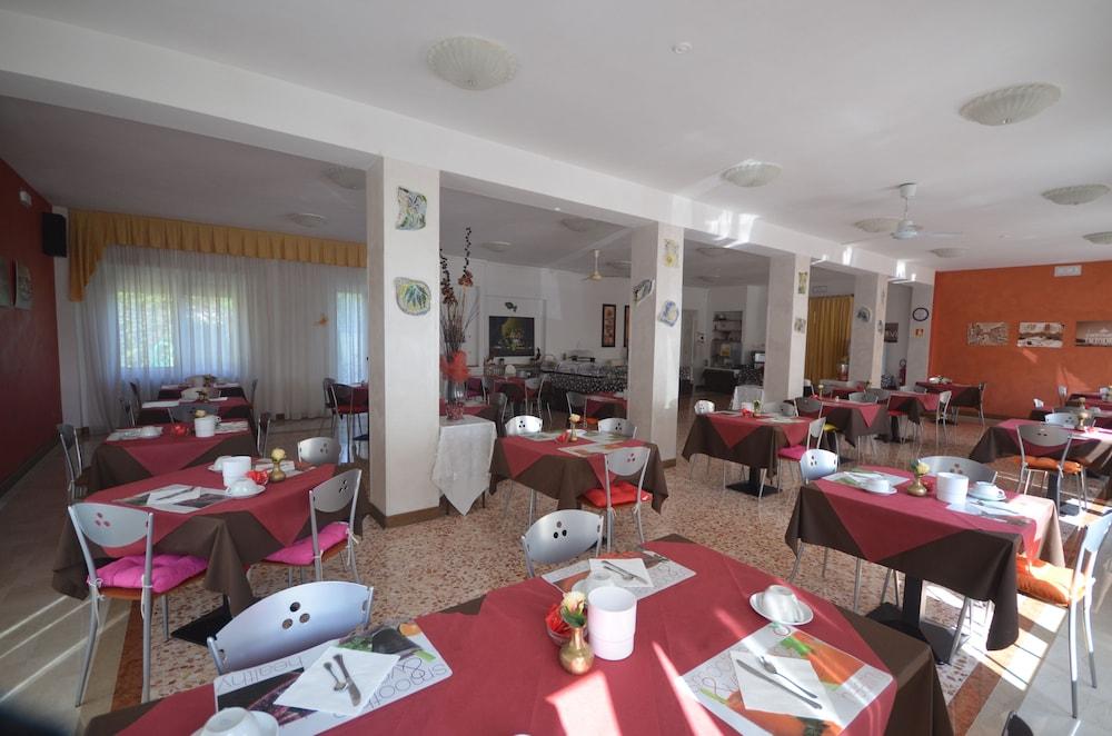 Hotel Astoria Desenzano del Garda Exterior photo