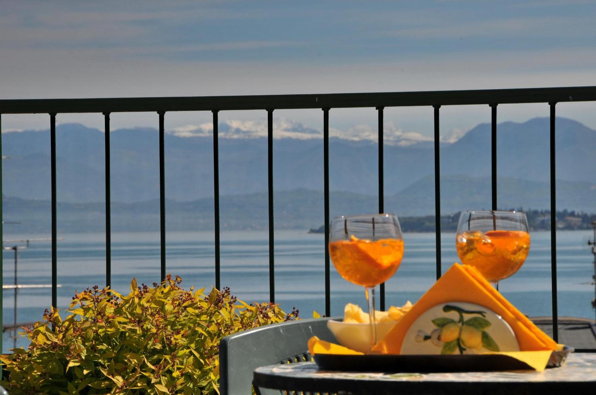 Hotel Astoria Desenzano del Garda Exterior photo