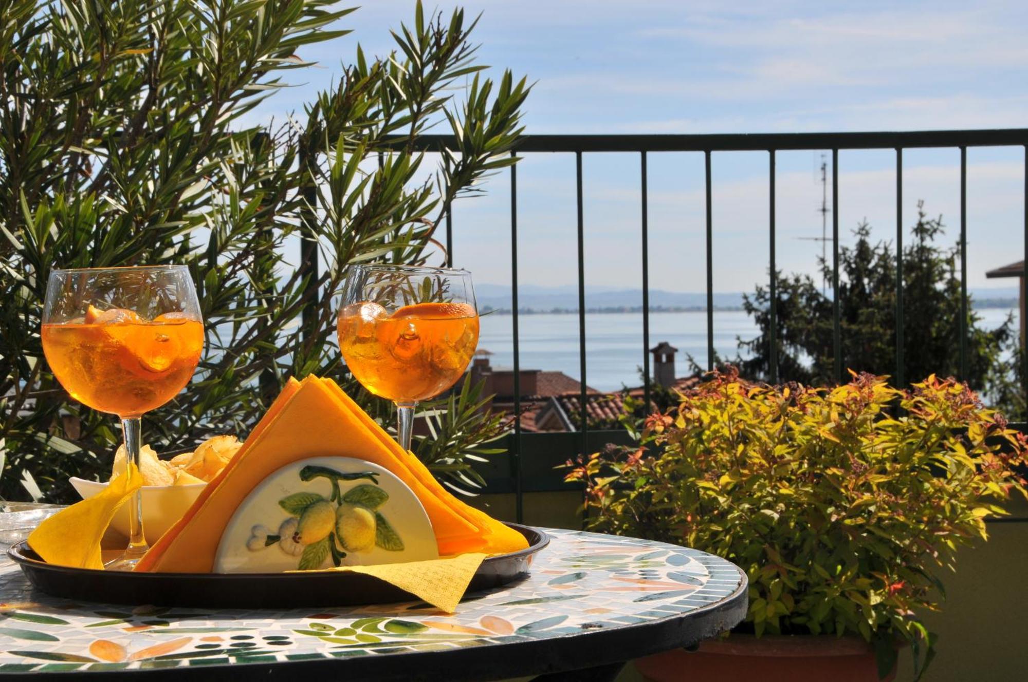 Hotel Astoria Desenzano del Garda Exterior photo