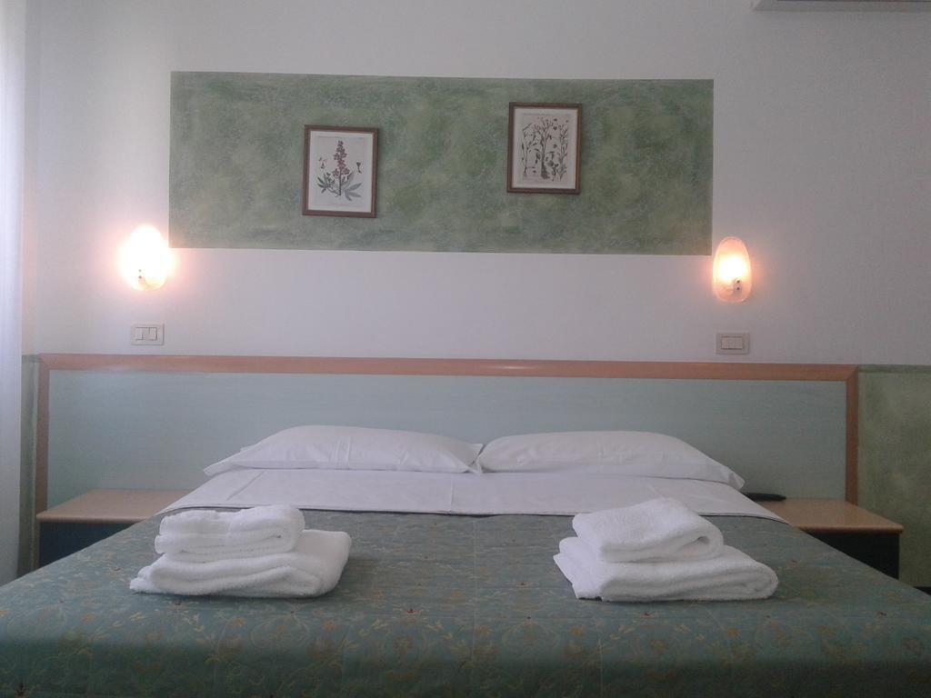 Hotel Astoria Desenzano del Garda Exterior photo