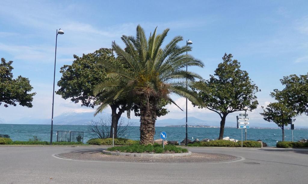 Hotel Astoria Desenzano del Garda Exterior photo