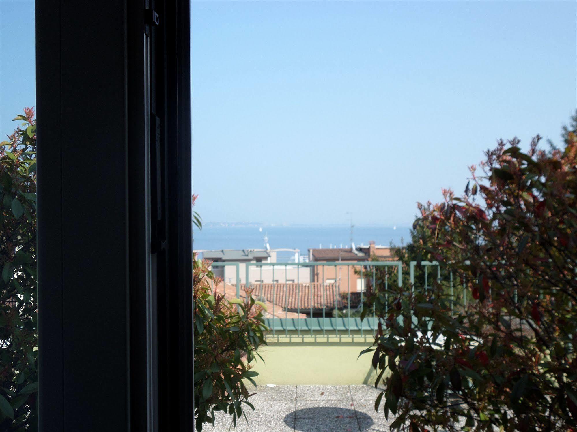 Hotel Astoria Desenzano del Garda Exterior photo