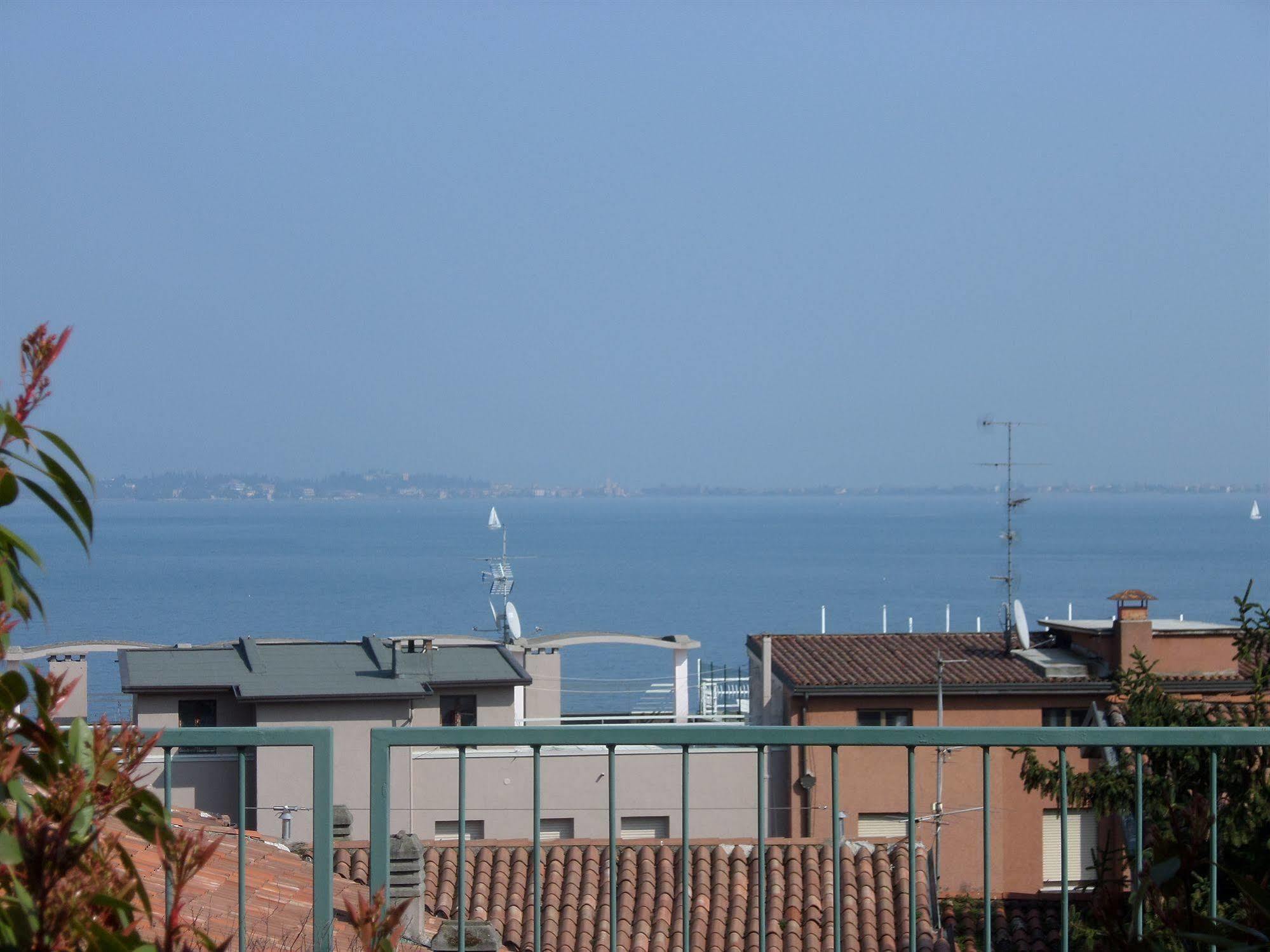 Hotel Astoria Desenzano del Garda Exterior photo